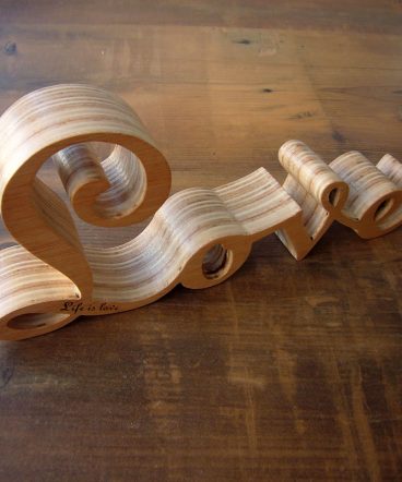 love artesano de madera con frase