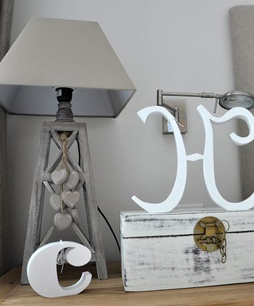 letras de madera color blanco