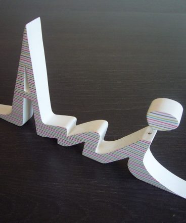 nombre de madera ani decorado