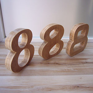 letras y numeros de madera