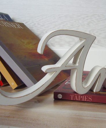 nombre angel de madera en blanco