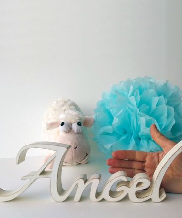 angel nombre decorado en blanco