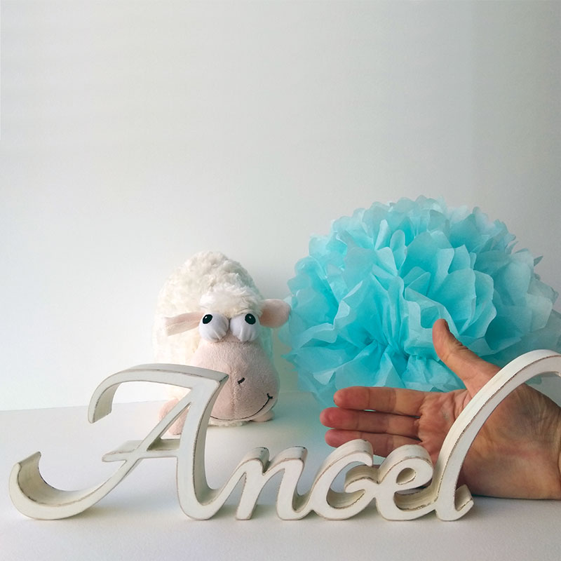 angel nombre decorado en blanco