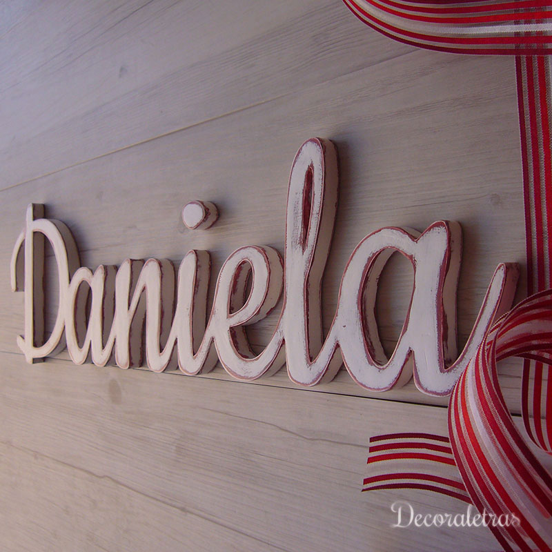 daniela-pared-blanco-rojo