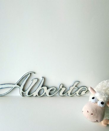 nombre de madera alberto en blanco