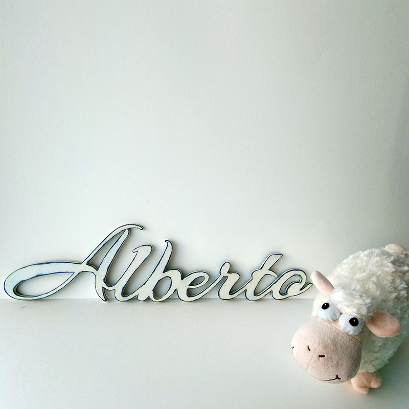 nombre de madera alberto en blanco