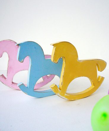 caballitos balancin madera pintada en rosa