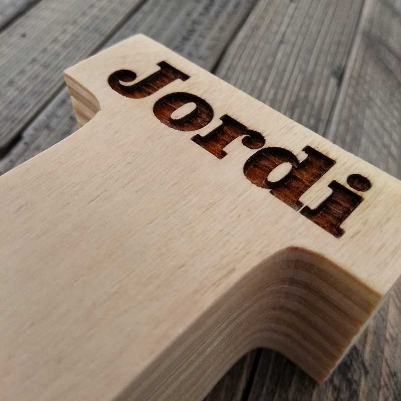 letra j grabada con jordi