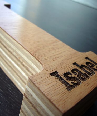 letra i con el nombre de isabel grabado