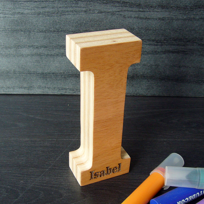 letra i de madera personalizada