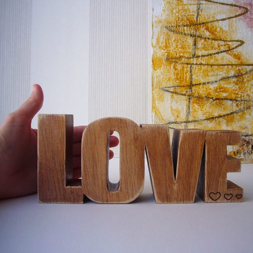 love de madera maciza con tres corazoncitos