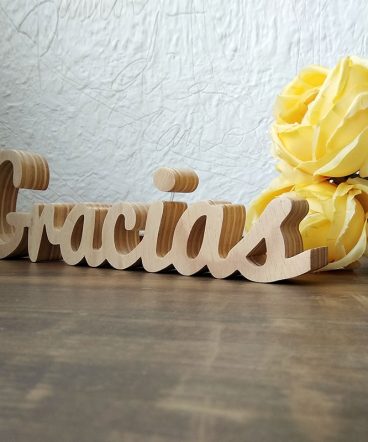 Gracias de madera para estantería