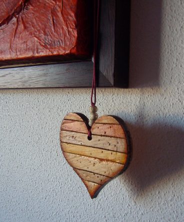 corazones envejecidos hechos a mano de madera