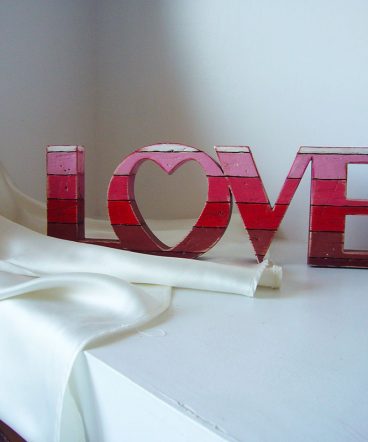 love rojo madera reciclada