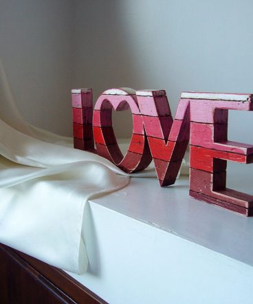 love rojo-de pino envejecido