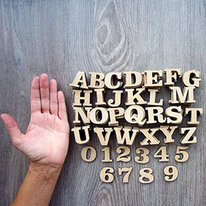 abecedario de madera natural