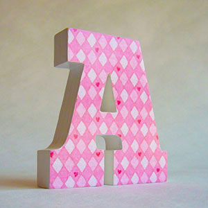 letra a decorada rombos rosas