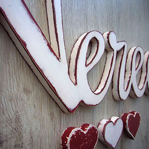 nombre de madera nerea blanco y rojo