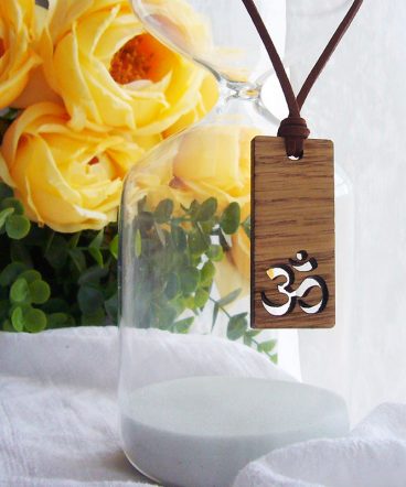 collar con calado del chakra coronilla