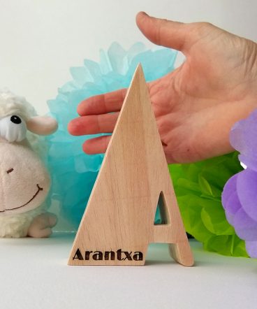 arantxa nombre grabado en madera