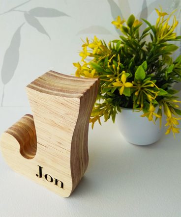 nombre jon grabado en madera