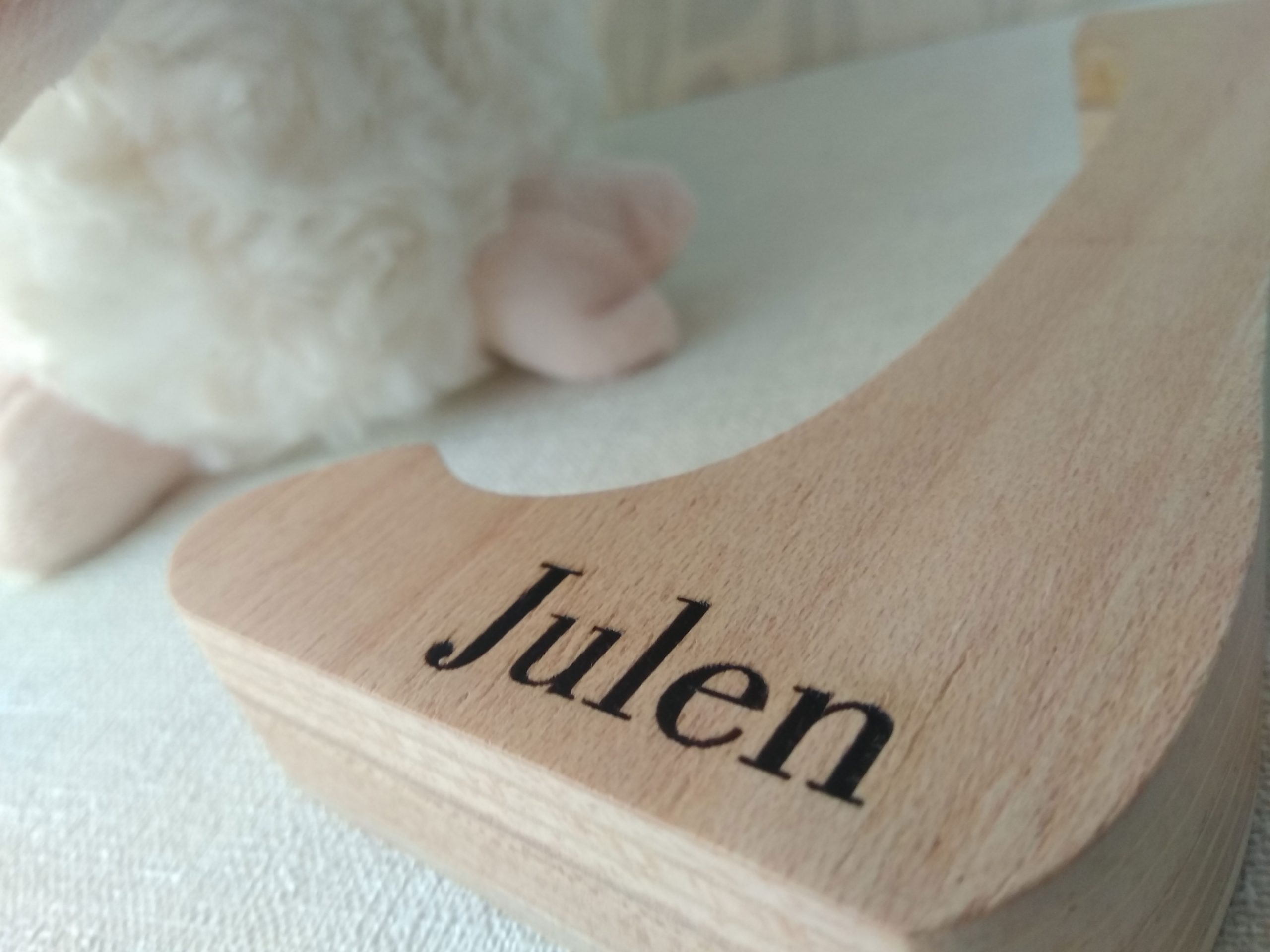 letra grabada con nombre julen