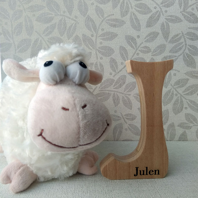 Julen grabado en letra J de madera - Imagen 10