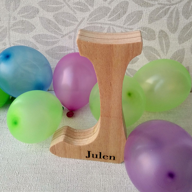 Julen grabado en letra J de madera - Imagen 5