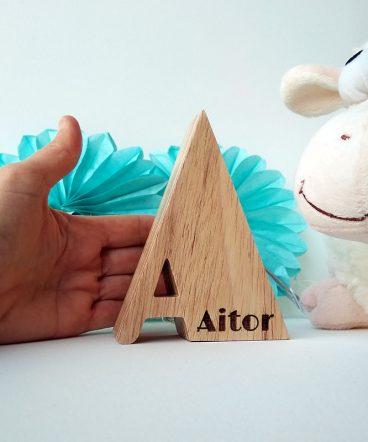 letra a personalizada con nombre aitor