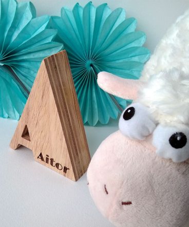 letra a de madera personalizada con aitor