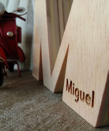 letra m de madera personalizada
