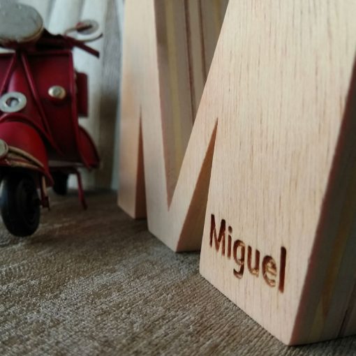letra m de madera personalizada