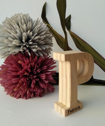 letra p de madera con personalizacion