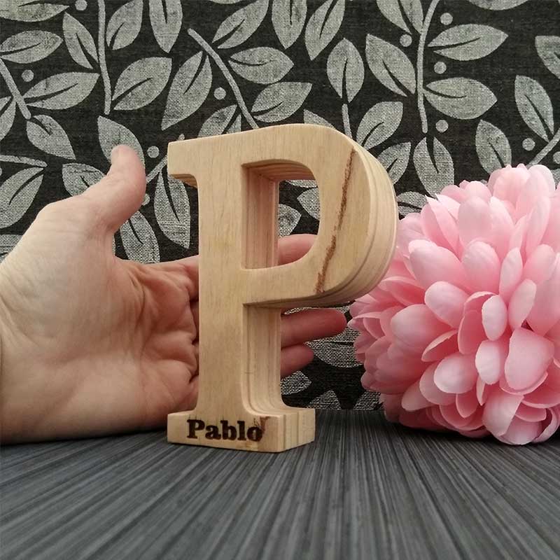 Pablo grabado en letra P de madera - Imagen 2