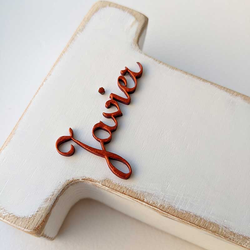 J de madera blanca vintage - Imagen 2