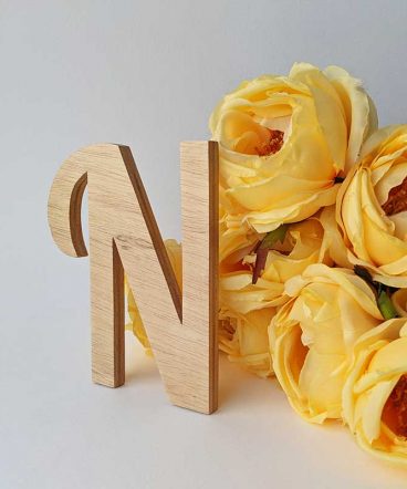 letra n de madera