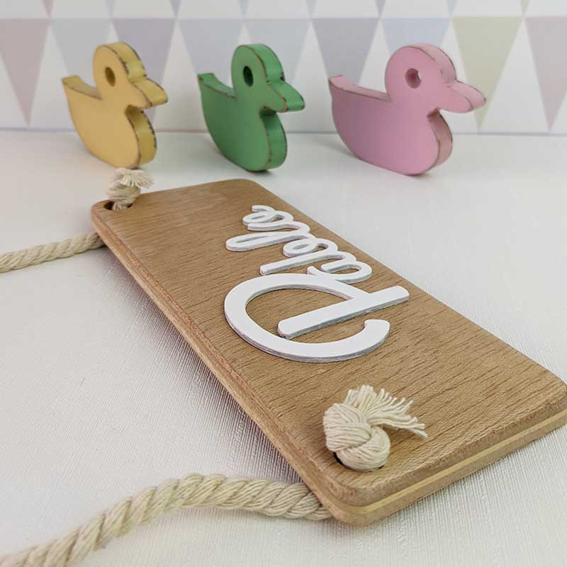 nombre Pablo en relieve en tablero de madera