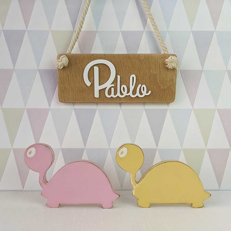 nombre pablo en relieve en tablero de madera