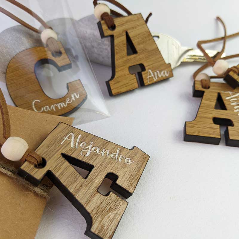 llaveros de roble personalizados con nombre