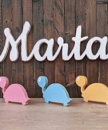 nombre Marta decorado blanco vintage con bodes rojizos