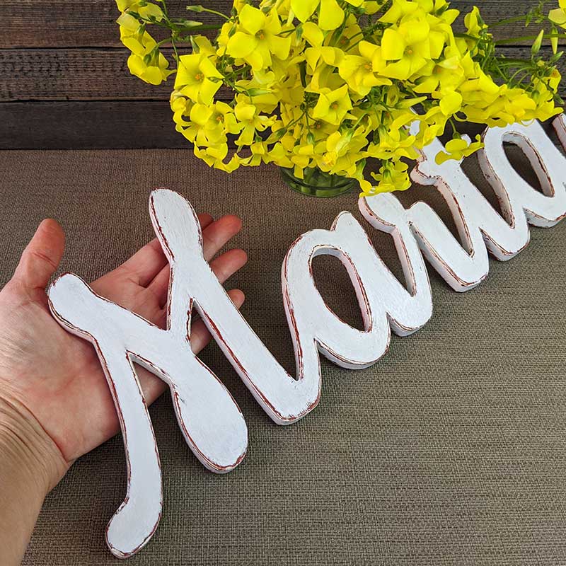 nombre marta decorado en blanco vintage con bordes rojizos