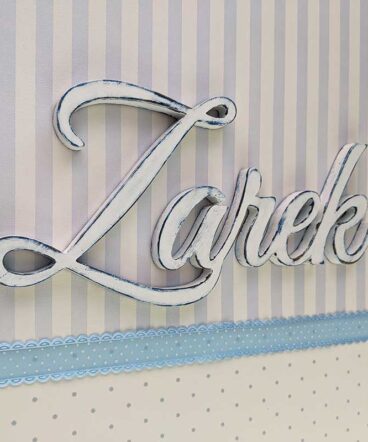 nombre zarek decorado blanco vintage con bordes azules