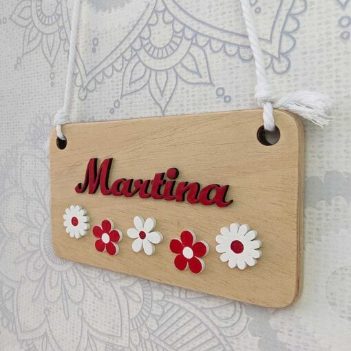 letrero personalizado con el nombre de martina en rojo