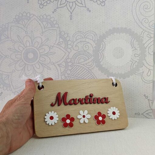letrero personalizado con flores y nombre martina