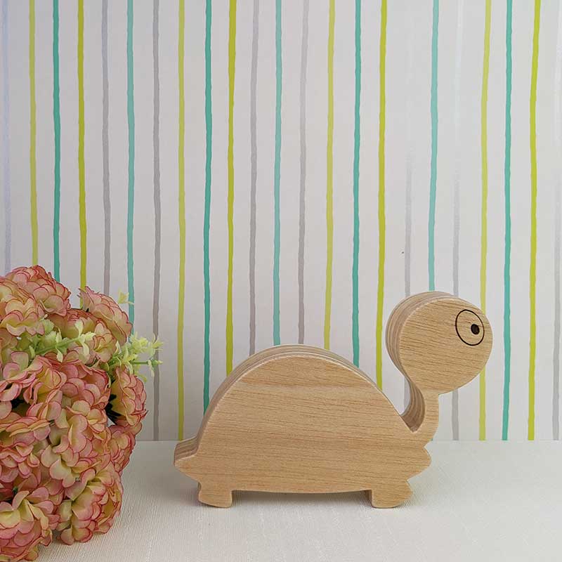 silueta de tortuga de madera