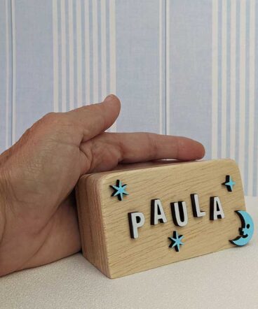 letrero de madera de pie personalizado
