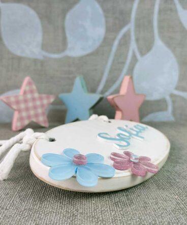 letrero con flores de metacrilato